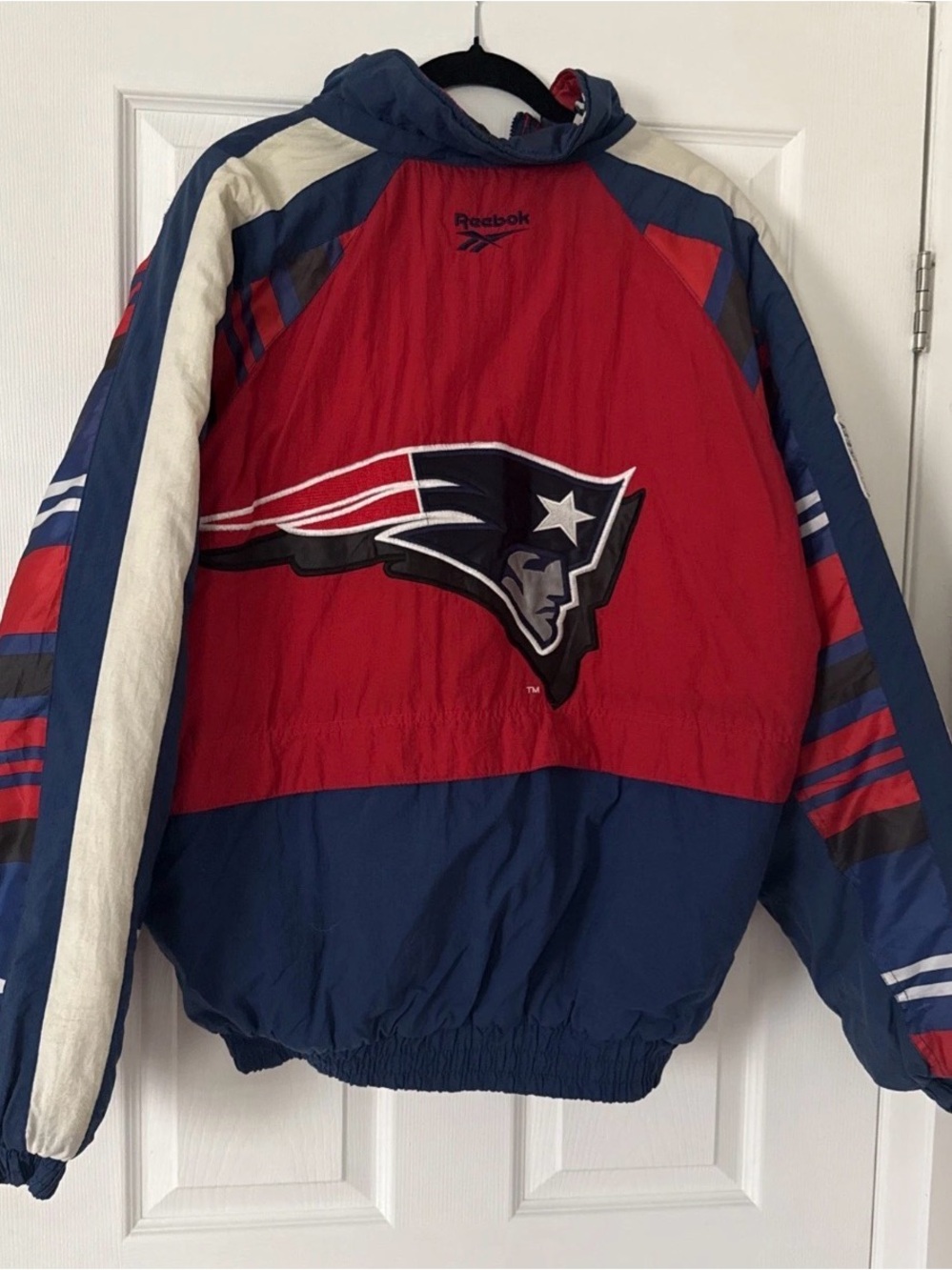Reebok Men's Navy and Red Patriots Puffer Jacket - Picture 3 of 3